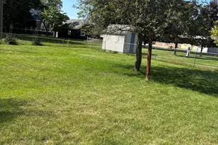 810 Vine St, Manistee, MI 49660 - Photo 15