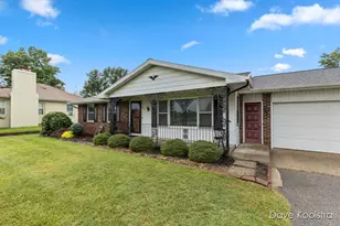 725 52nd St SE, Kentwood, MI 49548 - Photo 3