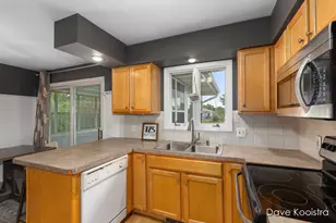 725 52nd St SE, Kentwood, MI 49548 - Photo 5