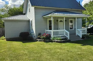 802 Parker St, Crystal, MI 48818 - Photo 1