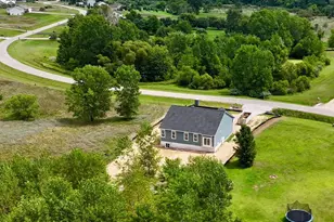 9758 Iosco Ridge Dr, Gregory, MI 48137 - Photo 5