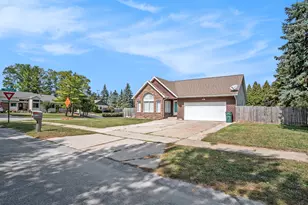 4404 Springmont Dr SE, Kentwood, MI 49512 - Photo 3