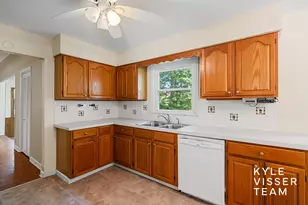 2757 Cascade Springs Dr SE, Grand Rapids, MI 49546 - Photo 9