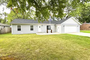 415 Riverside Dr, Watervliet, MI 49098 - Photo 1