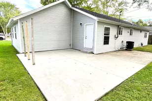 415 Riverside Dr, Watervliet, MI 49098 - Photo 3