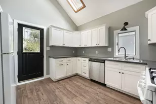 729 Fairview Ave NE, Grand Rapids, MI 49503 - Photo 9