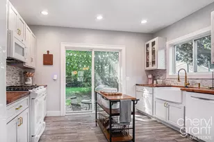 100 Colrain St SW, Grand Rapids, MI 49548 - Photo 11