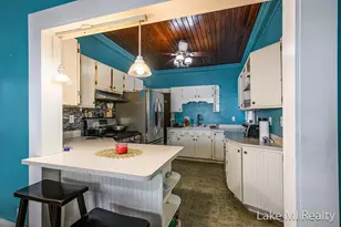 426 W Bridge St, Plainwell, MI 49080 - Photo 9