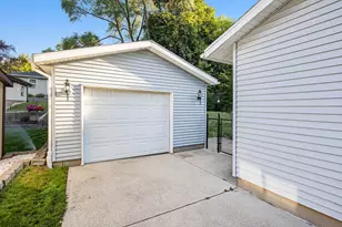 1119 Kentwood Dr NE, Grand Rapids, MI 49505 - Photo 27