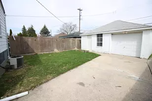 1316 Vinewood St, Wyandotte, MI 48192 - Photo 3