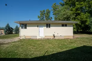 3066 W Huron St, Waterford, MI 48328 - Photo 5