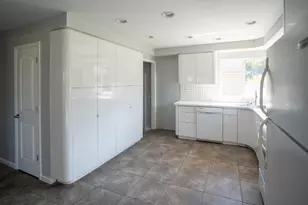 3066 W Huron St, Waterford, MI 48328 - Photo 13