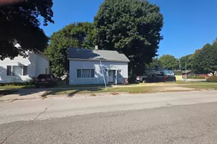 207 N Rath Ave, Ludington, MI 49431 - Photo 1