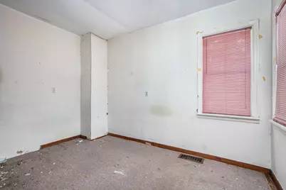 140 N Crystal Avenue, Benton Harbor, MI 49022 - Photo 7