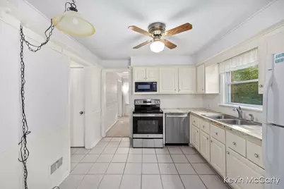 1043 Floral Avenue SE, East Grand Rapids, MI 49506 - Photo 5