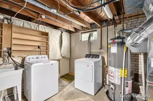 1043 Floral Ave SE, East Grand Rapids, MI 49506 - Photo 19