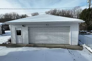 1934 Pinetree Dr, Trenton, MI 48183 - Photo 67
