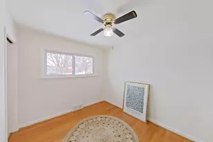 1934 Pinetree Dr, Trenton, MI 48183 - Photo 25