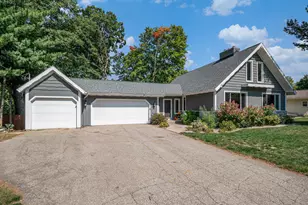 6950 Meadowcreek Dr, Hudsonville, MI 49426 - Photo 3