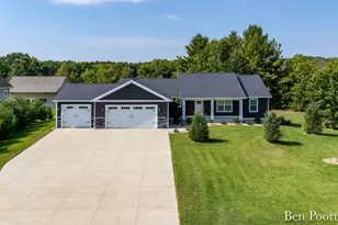 21909 Hilltop Cir, Stanwood, MI 49346 - Photo 3