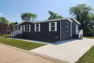1176 Maple Leaf Ct, Charlotte, MI 48813 - Photo 1