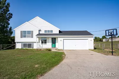 10525 Edgerton Avenue NE, Rockford, MI 49341 - Photo 7