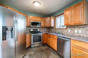 10525 Edgerton Ave NE, Rockford, MI 49341 - Photo 5