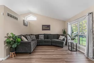 5639 E Falling Leaf Dr SE, Kentwood, MI 49512 - Photo 5