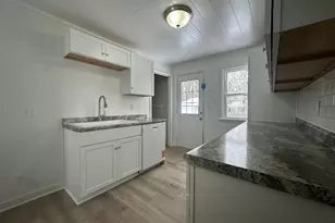 180 N Woodlawn Ave, Battle Creek, MI 49037 - Photo 11