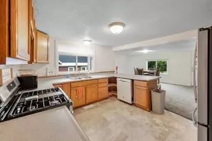 1024 Laurel St, Cadillac, MI 49601 - Photo 3