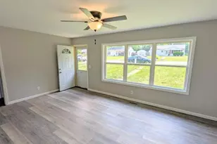 2211 Roseland Ave, Kalamazoo, MI 49001 - Photo 3