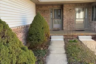 571 Sycamore Cir, Saline, MI 48176 - Photo 3