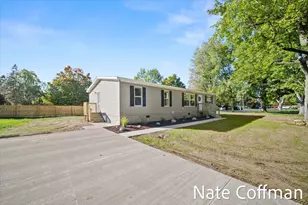 326 Willow St, Howard City, MI 49329 - Photo 21