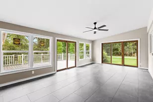 6886 Stockport Dr, Lambertville, MI 48144 - Photo 7