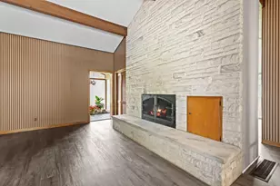 6886 Stockport Dr, Lambertville, MI 48144 - Photo 9