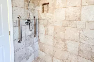 2106 Camelot Rd, Ann Arbor, MI 48104 - Photo 9