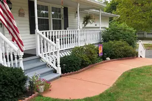 400 Parkwood Dr, Jonesville, MI 49250 - Photo 3