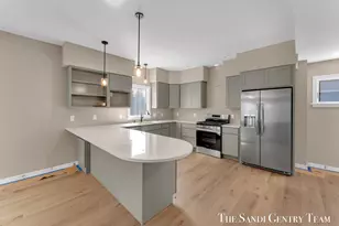 1034 Arlington Ave, Grand Haven, MI 49417 - Photo 7