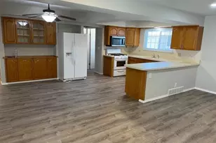 35695 Bonneville Dr, Sterling Heights, MI 48312 - Photo 3