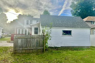 95 S West St, Hillsdale, MI 49242 - Photo 11