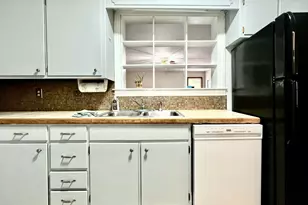 95 S West St, Hillsdale, MI 49242 - Photo 21