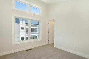 631 Fairview Ave NE, Grand Rapids, MI 49503 - Photo 13