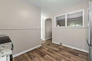 4705 Jackson St, Dearborn Heights, MI 48125 - Photo 7