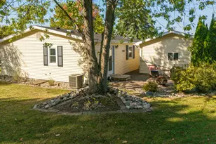 317 Cadgewith E, Lansing, MI 48906 - Photo 21