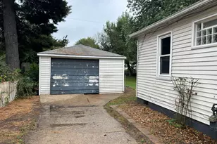 29715 Walnut St, Flat Rock, MI 48134 - Photo 11