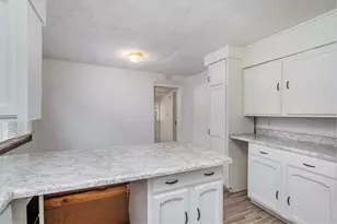 613 Washburn Ave, Kalamazoo, MI 49048 - Photo 5
