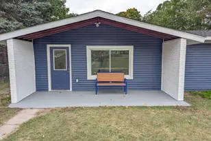 1009 N Ferry St, Ludington, MI 49431 - Photo 3