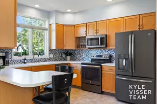 4478 Burton Forest Ct SE, Grand Rapids, MI 49546 - Photo 9