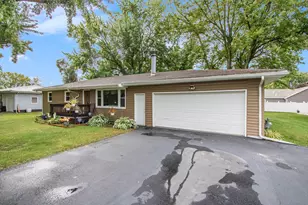 640 O'Brien Dr, Benton Harbor, MI 49022 - Photo 1