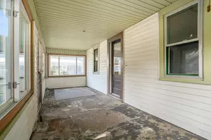 307 Locust St, Marshall, MI 49068 - Photo 11